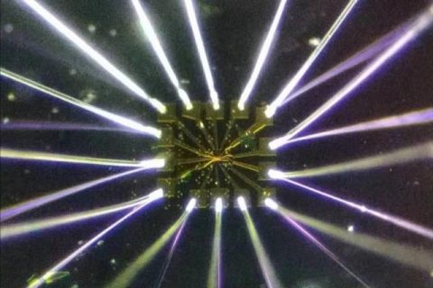 石墨烯潜的量子潜力——同时具有超导、绝缘和磁性的神奇材料